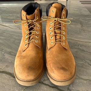 Mens Timberland boot tan with brown soft trim in great condition size 12